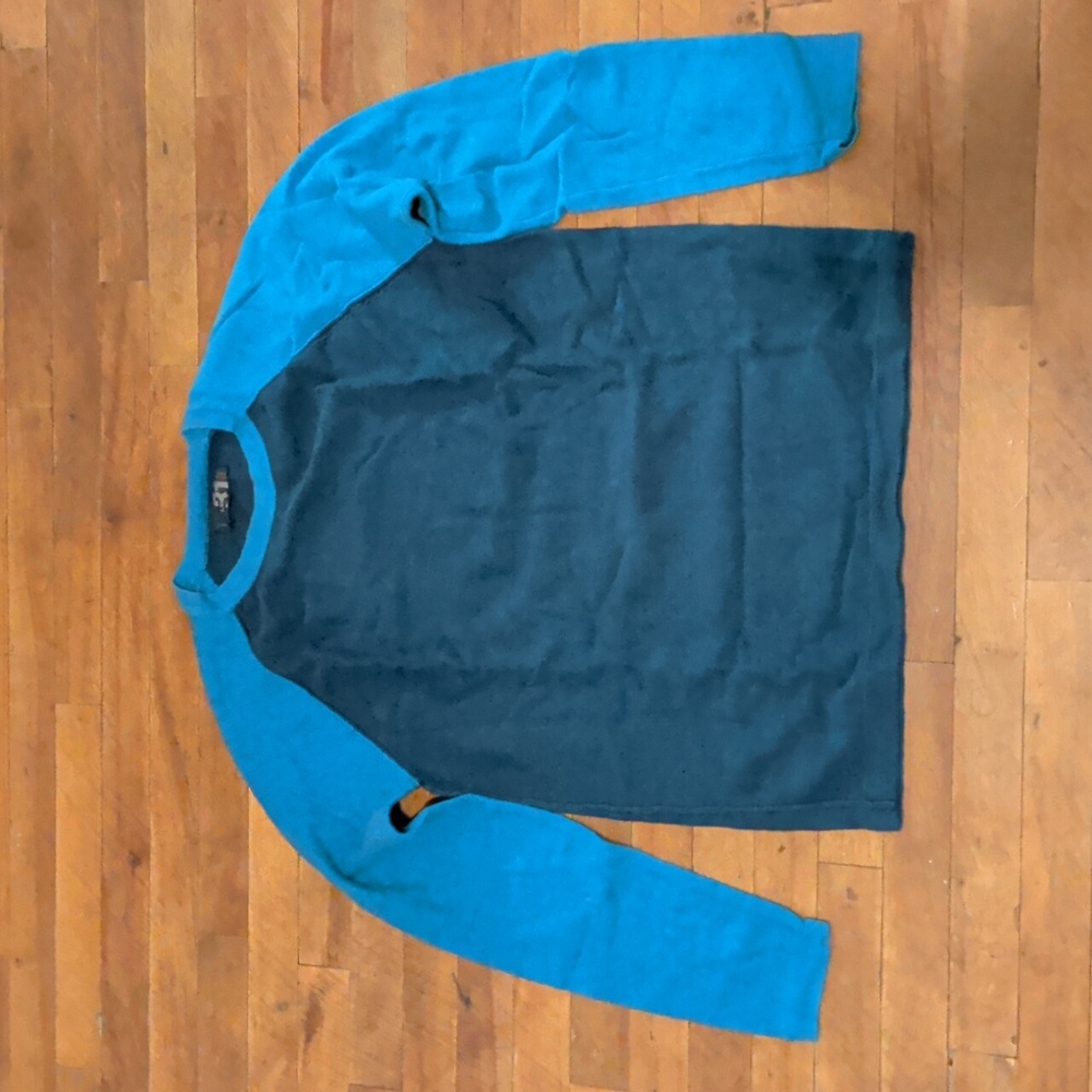 Simons Le 31 Teal and Navy Knit Top